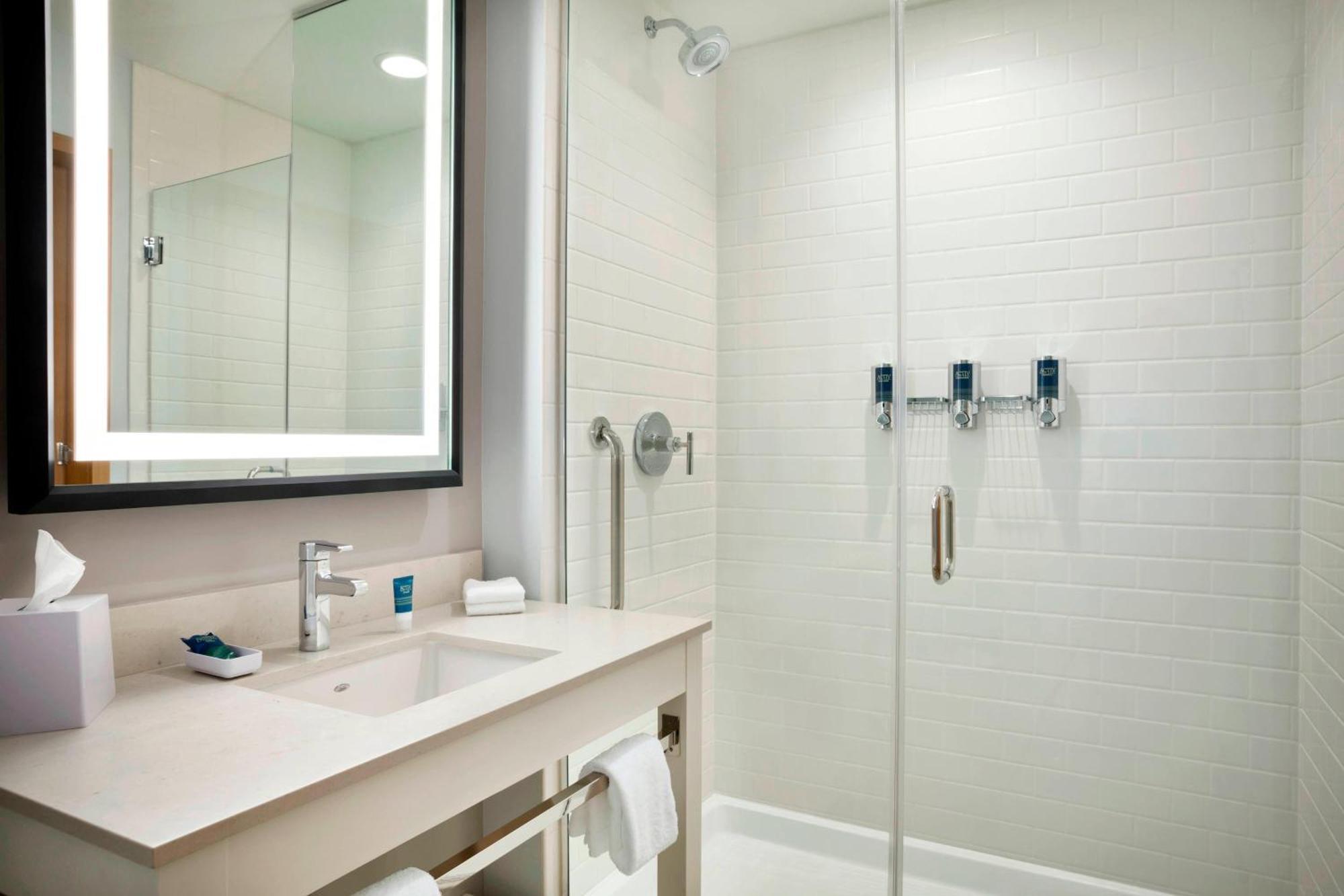 דוראל Four Points By Sheraton Miami Airport מראה חיצוני תמונה